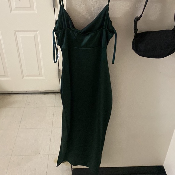 BRAND NEW !! NEVER WORN !! Satin Midi Dress Hunter Green with Leg Slit. - Picture 3 of 6